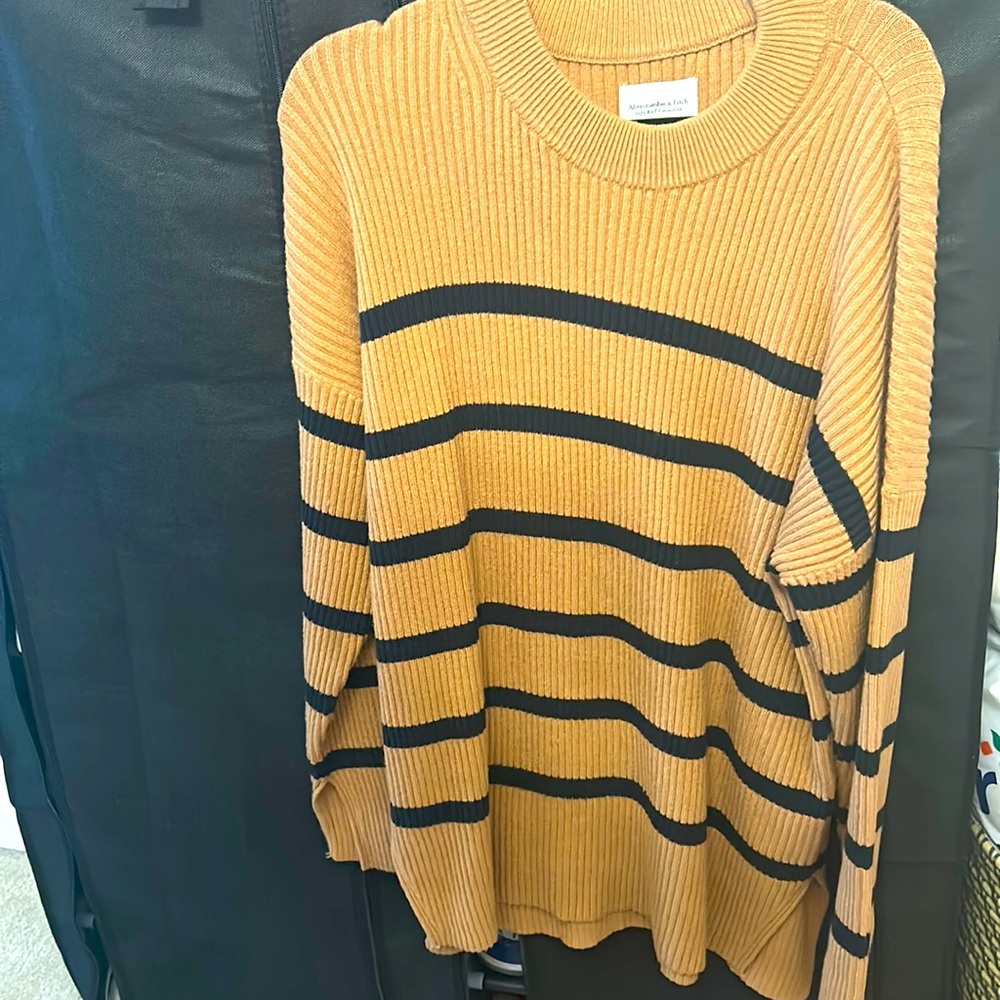 Abercrombie and Fitch - “Soft a & F” collection sweater - M (NWOT)